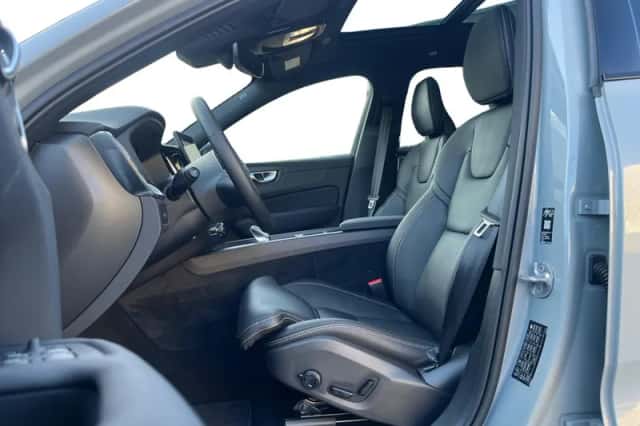Volvo XC60 (2025) thumbnail 3