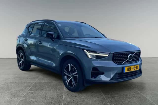Volvo XC40 (2023) thumbnail 3