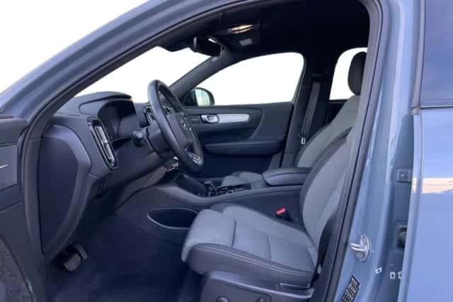 Volvo XC40 (2023) thumbnail 4