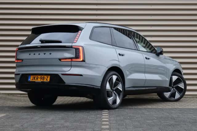 Volvo EX90 (2025) thumbnail 2