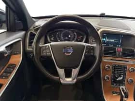 Volvo XC60 (2016) thumbnail 13