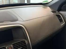 Volvo XC60 (2016) thumbnail 24