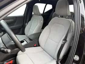 Volvo EX40 (2025) thumbnail 3