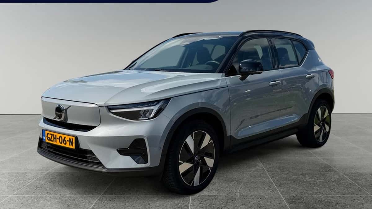 Volvo EX40 (2025) — foto 1
