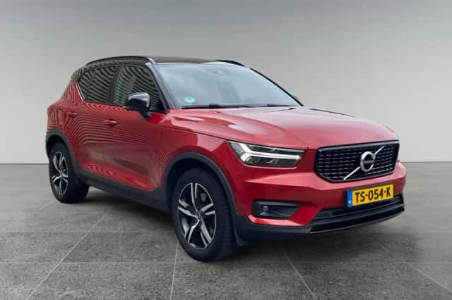 Volvo XC40 (2018) thumbnail 2