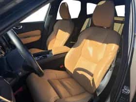 Volvo XC60 (2022) thumbnail 3