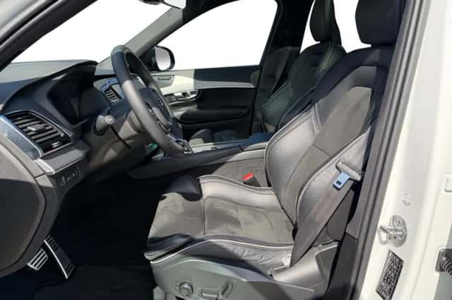 Volvo XC90 (2022) thumbnail 3