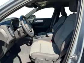 Volvo XC40 (2022) thumbnail 3
