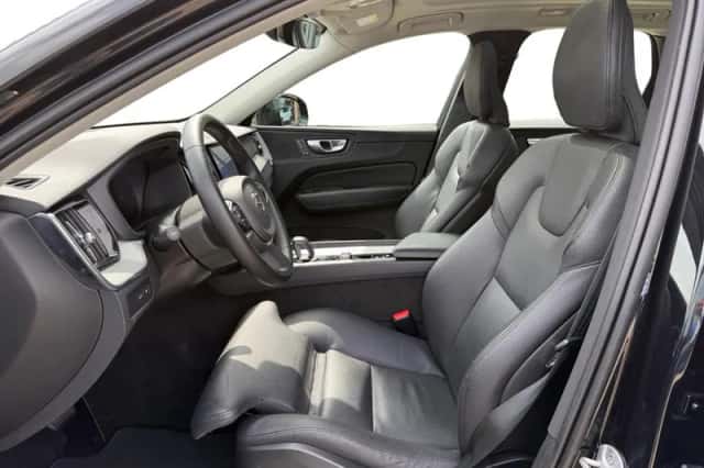 Volvo XC60 (2023) thumbnail 3