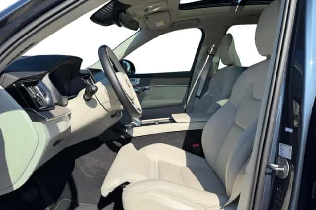 Volvo XC90 (2025) thumbnail 3