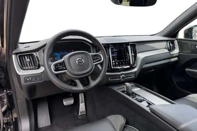 Volvo XC60 (2022) thumbnail 3