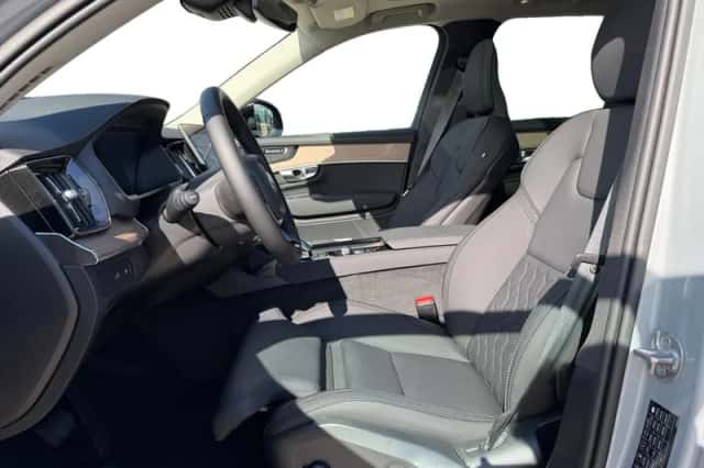 Volvo XC90 (2025) thumbnail 3