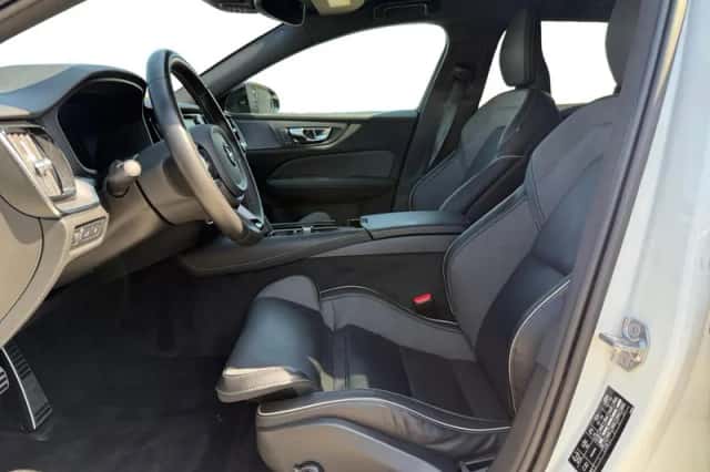 Volvo V60 (2020) thumbnail 3
