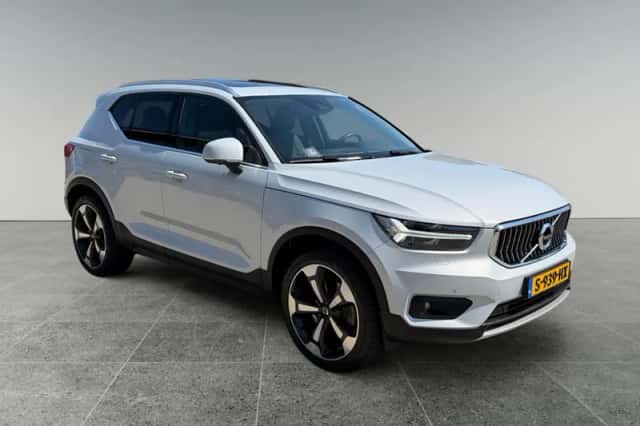 Volvo XC40 (2020) thumbnail 2