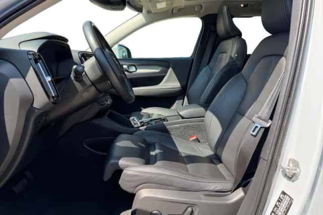 Volvo XC40 (2020) thumbnail 3
