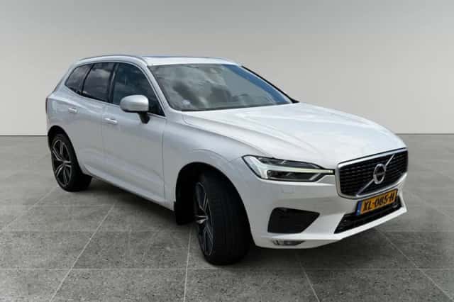 Volvo XC60 (2018) thumbnail 2