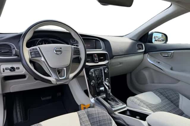 Volvo V40 (2018) thumbnail 3