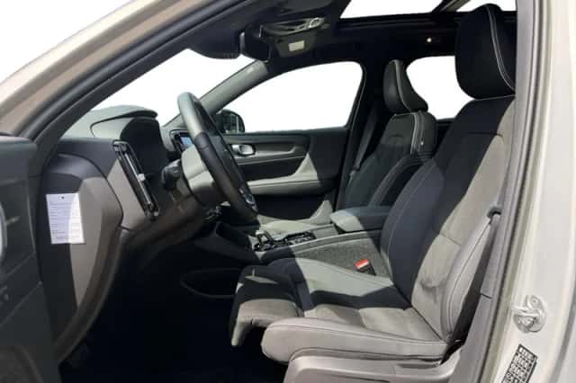 Volvo XC40 (2022) thumbnail 3