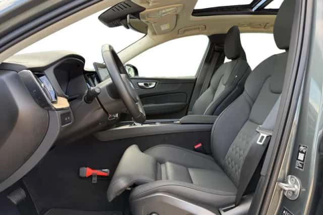 Volvo XC60 (2025) thumbnail 3
