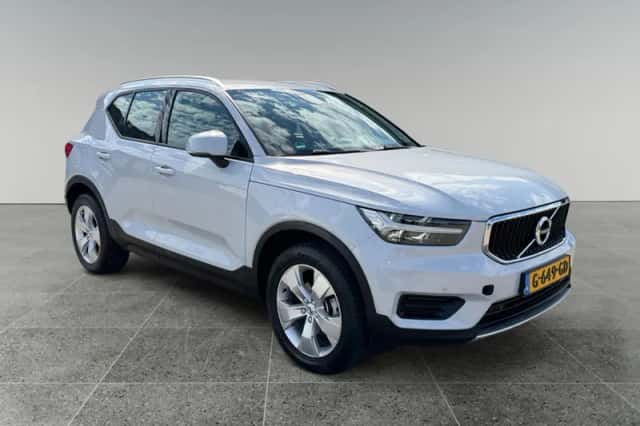 Volvo XC40 (2019) thumbnail 2