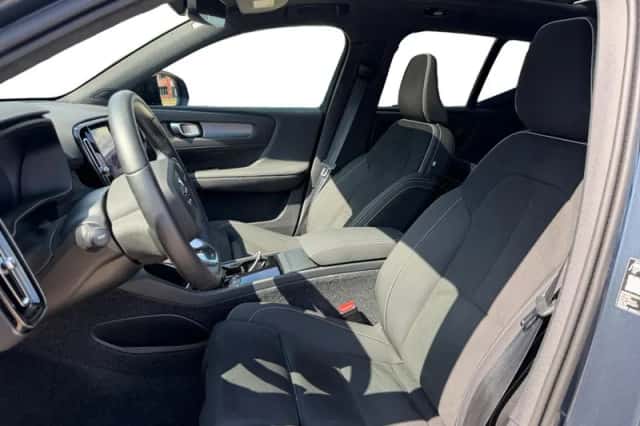 Volvo EX40 (2026) thumbnail 3