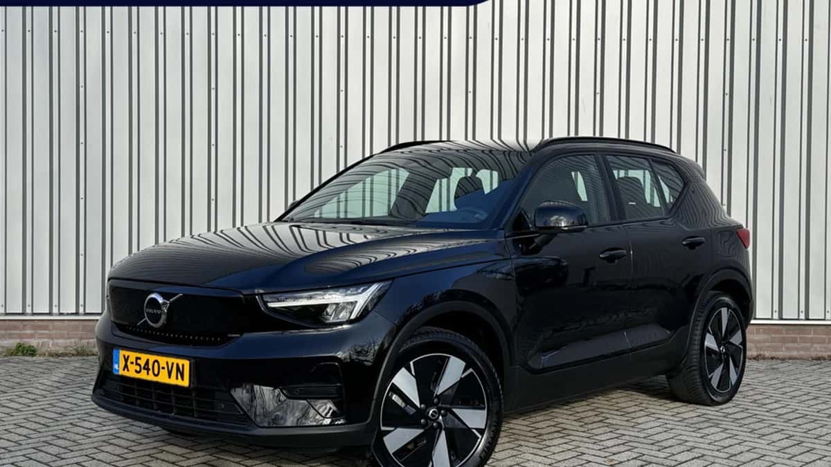 Volvo XC40 (2025) — foto 1