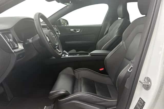 Volvo V60 (2024) thumbnail 3