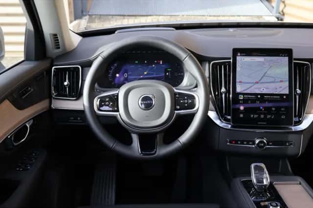 Volvo XC90 (2025) thumbnail 3