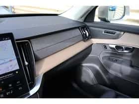 Volvo XC90 (2025) thumbnail 36