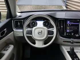 Volvo XC60 (2020) thumbnail 3