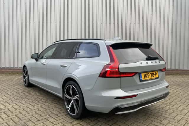 Volvo V60 (2025) thumbnail 2