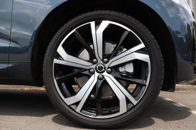 Volvo XC60 (2025) thumbnail 2