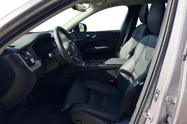 Volvo XC60 (2025) thumbnail 3