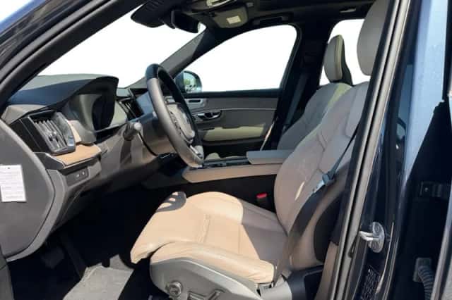 Volvo XC90 (2025) thumbnail 3