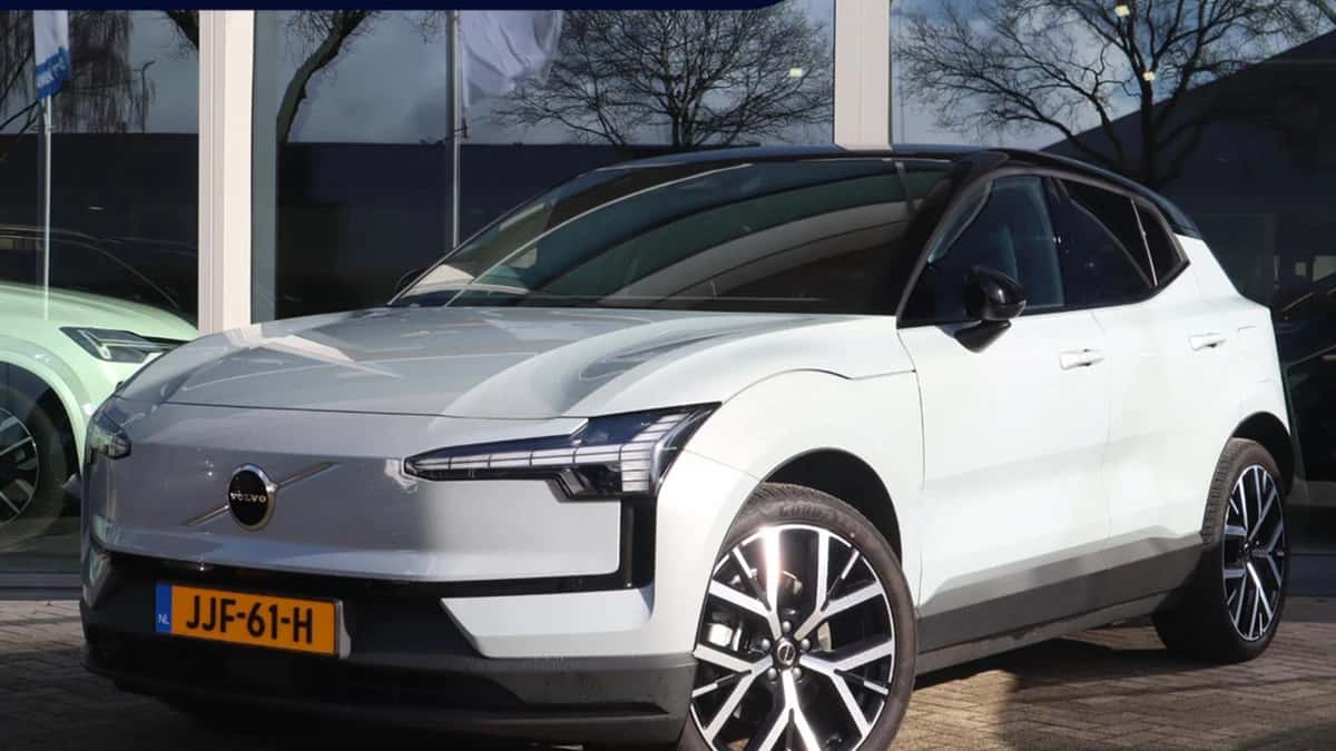 Volvo EX30 (2025) — foto 1