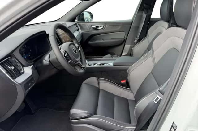 Volvo XC60 (2025) thumbnail 3