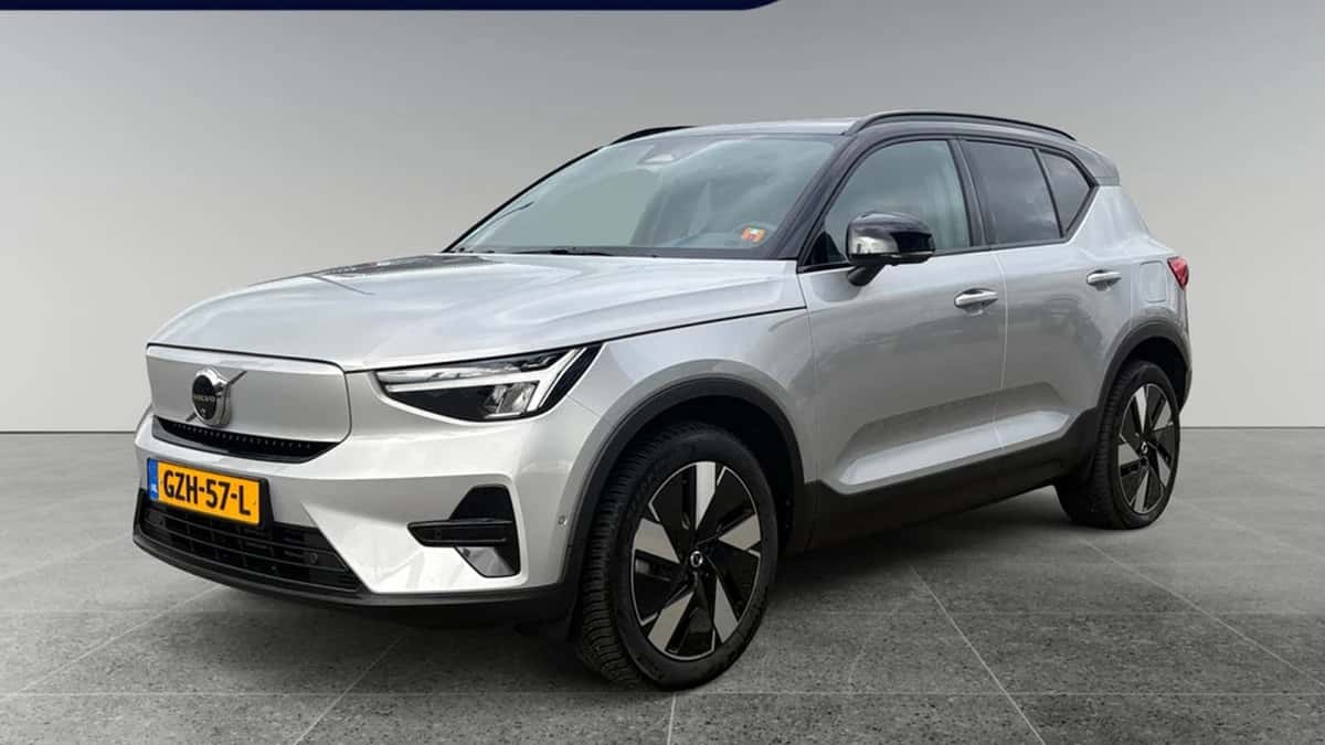 Volvo EX40 (2025) — foto 1