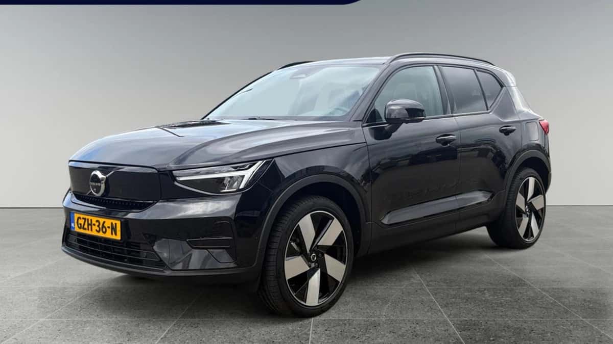 Volvo EX40 (2025) — foto 1
