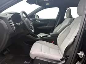 Volvo EX40 (2025) thumbnail 3