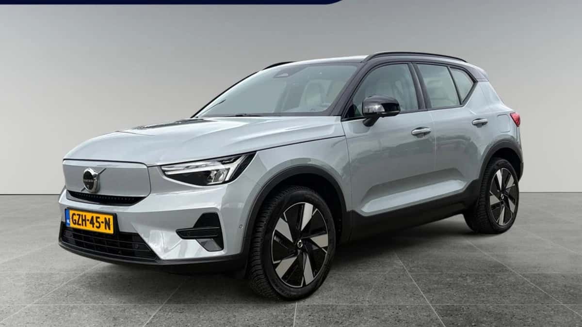 Volvo EX40 (2025) — foto 1