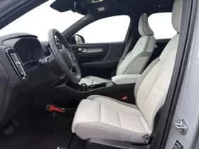 Volvo EX40 (2025) thumbnail 3