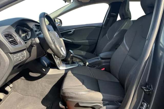 Volvo V40 (2013) thumbnail 3