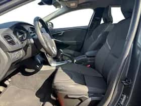 Volvo V40 (2013) thumbnail 3