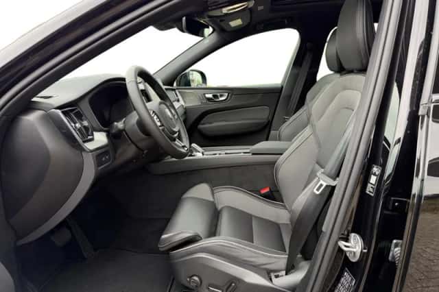 Volvo XC60 (2025) thumbnail 3