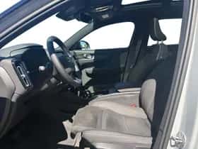 Volvo XC40 (2024) thumbnail 3