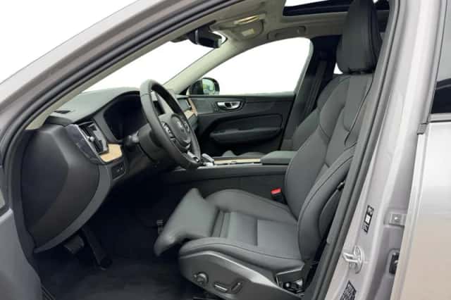 Volvo XC60 (2025) thumbnail 3