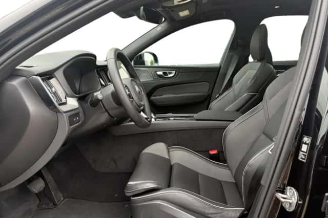 Volvo XC60 (2025) thumbnail 3