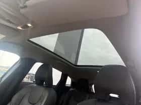 Volvo V40 (2018) thumbnail 18