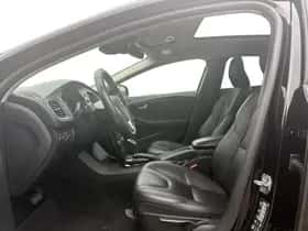 Volvo V40 (2018) thumbnail 3