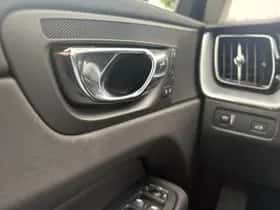 Volvo XC60 (2019) thumbnail 24